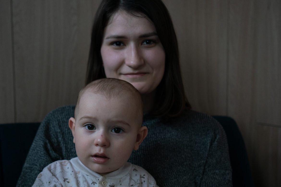 Mutter mit Baby, Ukraine, Flüchtlinge