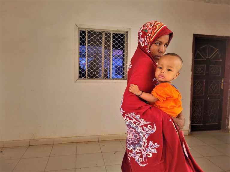 Der acht Monate alte Abdirahman mit seiner Mutter Hodan Mohammed.