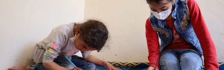 Mädchen malen, Syrien, CARE-Projekt