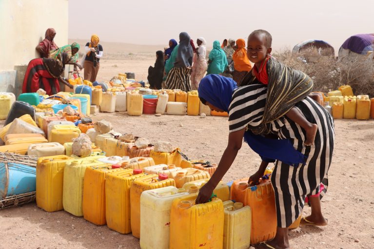 Wasserkanister, Frauen und Kinder, Somalia