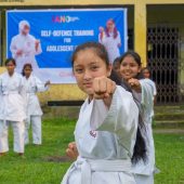 Junge Mädchen beim Karatetraining des CARE-Projektes JANO.