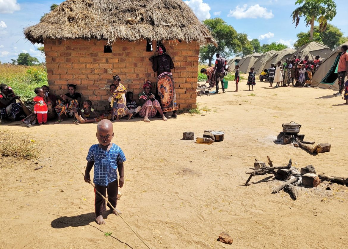 Ein kleiner Junge im Camp für Binnenvertriebene im Süden Sambias.