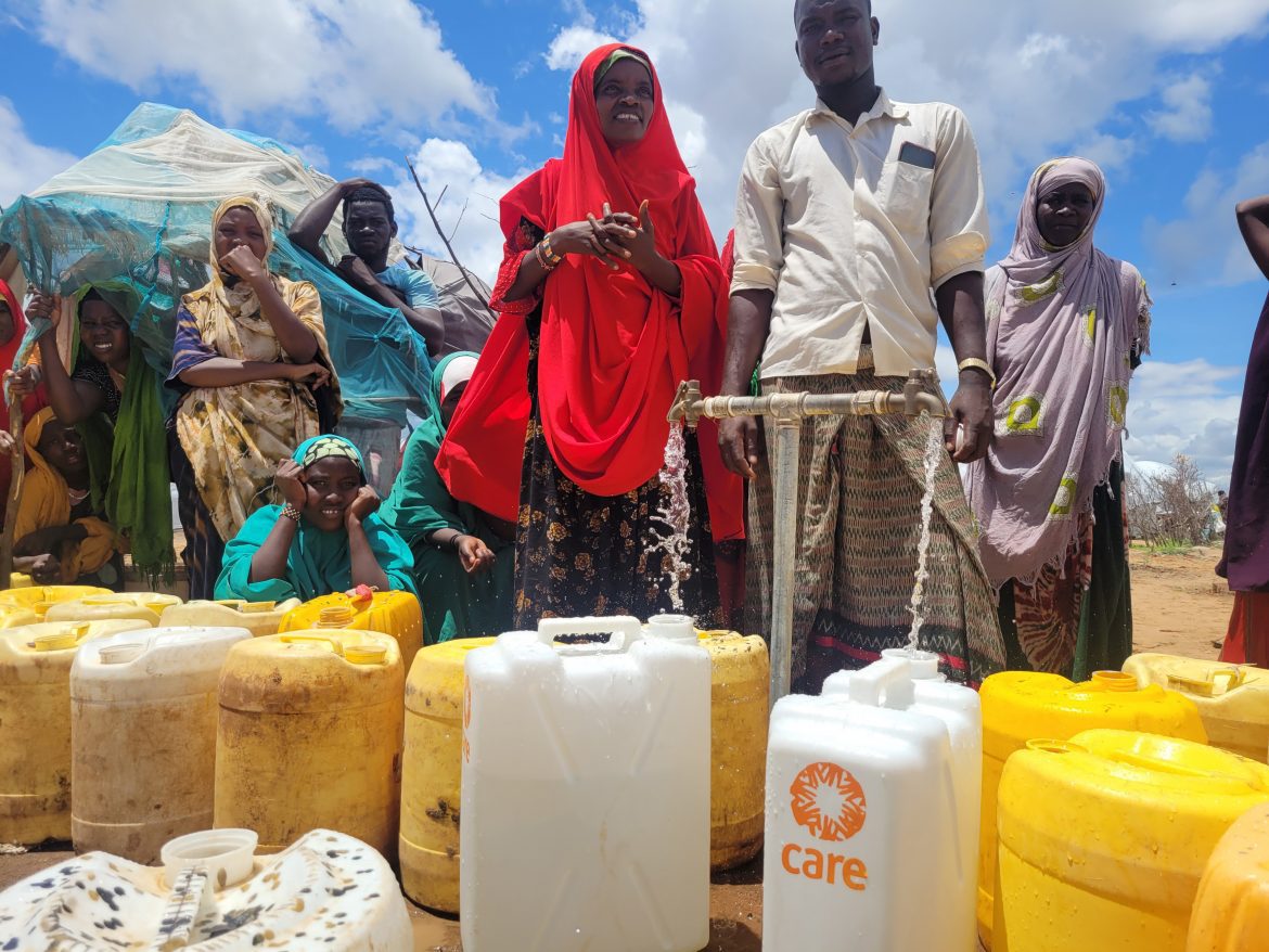 Die Menschen im Flüchtlingslager Dadaab in Kenia sind von Hilfslieferungen mit Wasser abhängig.