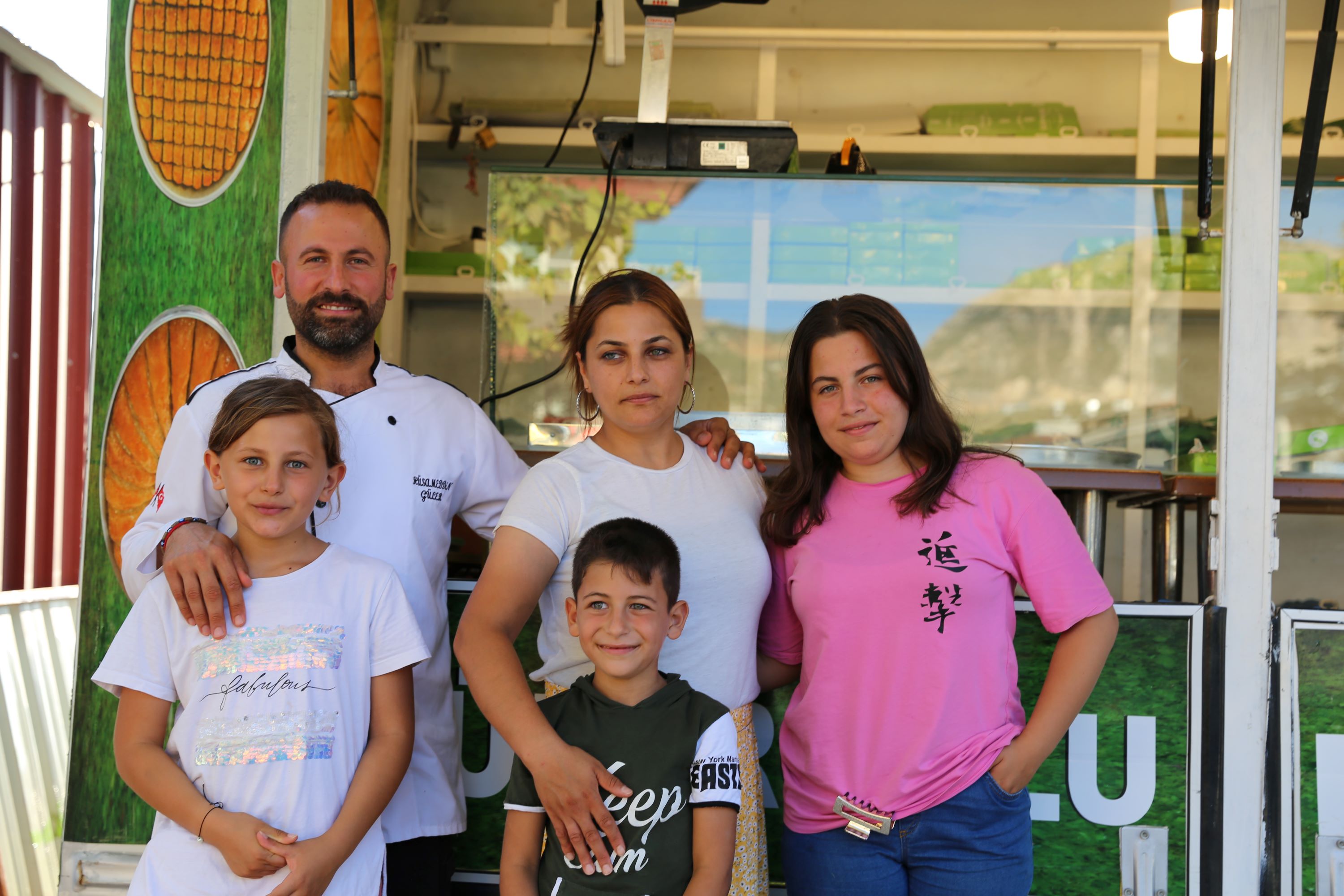 RS103122_Türkiye 6 months earthquake Hatay Hüsameddin family Baklava