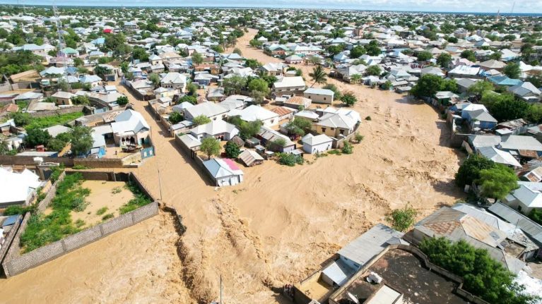 Nach schweren Überflutungen brauchen die Menschen in Somalia dringend Hilfe.