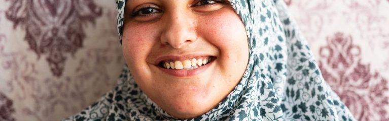 CARE hilft Familien mit Kindern, die beim Erdbeben alles verloren haben.