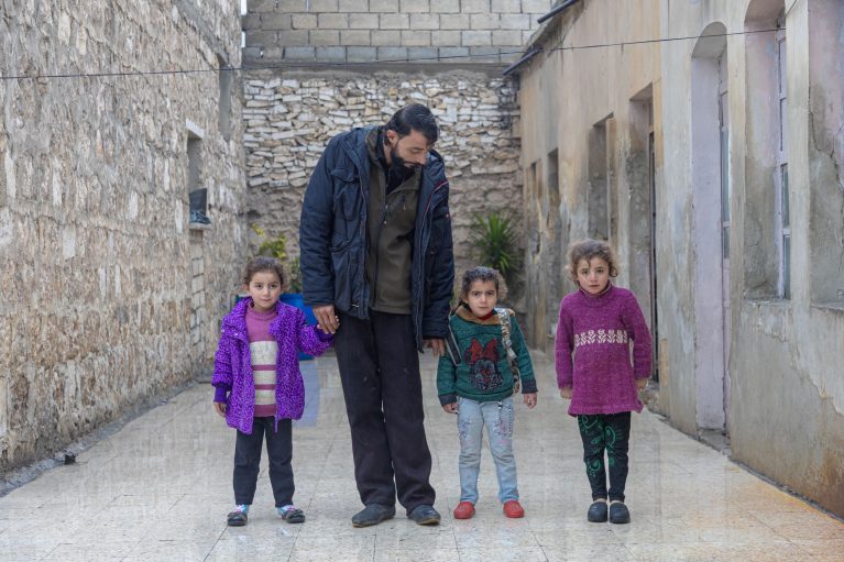 Zum Weltgesundheitstag macht CARE auf die schwierige Versorgung mit Wasser in den Lagern für Vertriebene in Syrien aufmerksam.