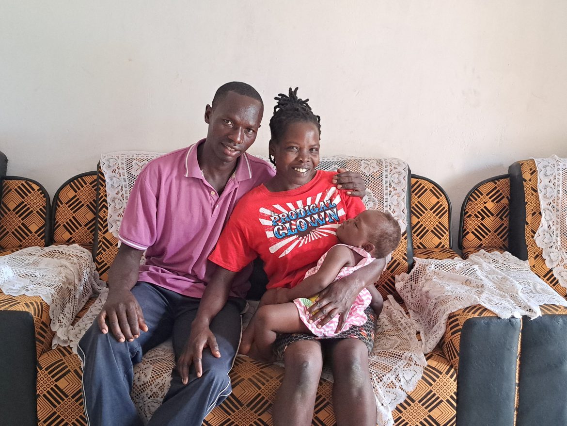 Paar in Uganda, das vom GEAR-Projekt unterstützt wurde. Foto: CARE