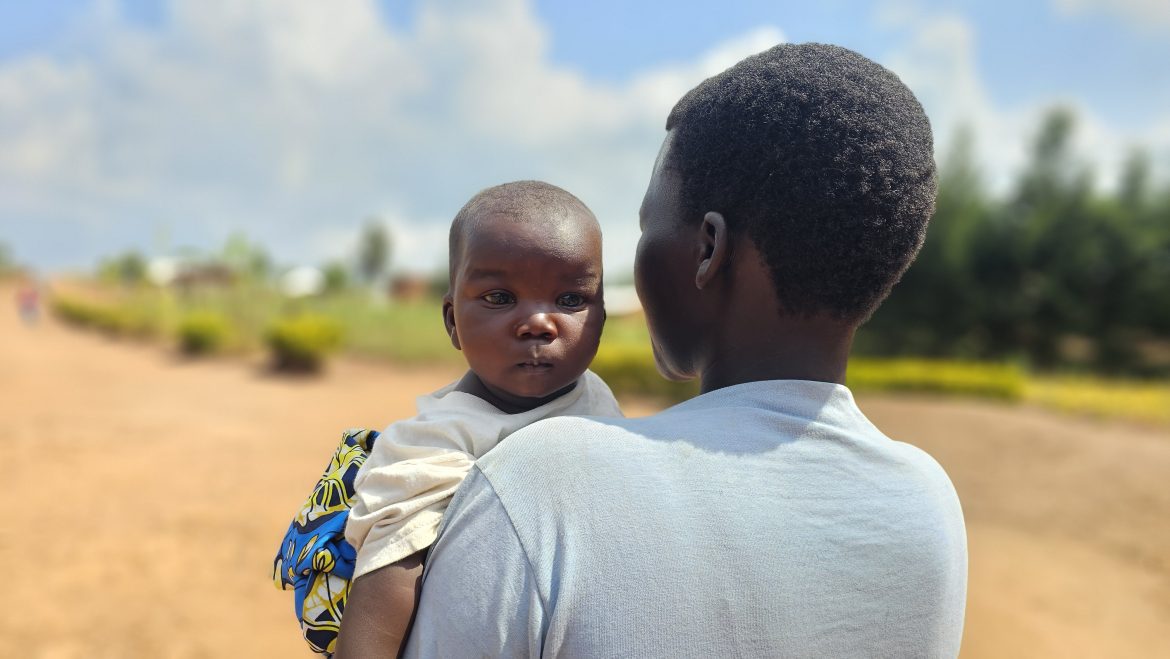 CARE unterstützt eine Klinik für Mütter und Babys in der DR Kongo.