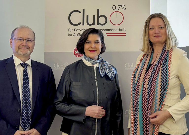 Einladung in den Club 0,7 % des Außenministerium (BMEIA). v.l.n.r.: Botschafter Dr. René Amry, Dr. Andrea Barschdorf-Hager, Dr. Desirée Schweitzer (Botschafterin a.D.)