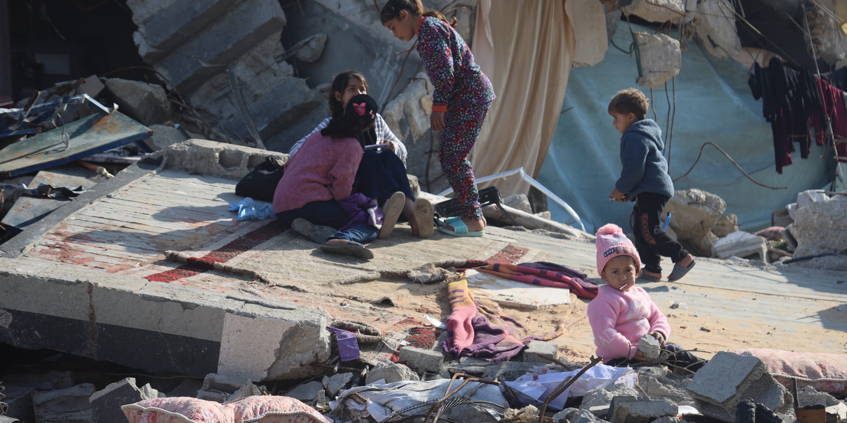 Gaza Kinder in Trümmern